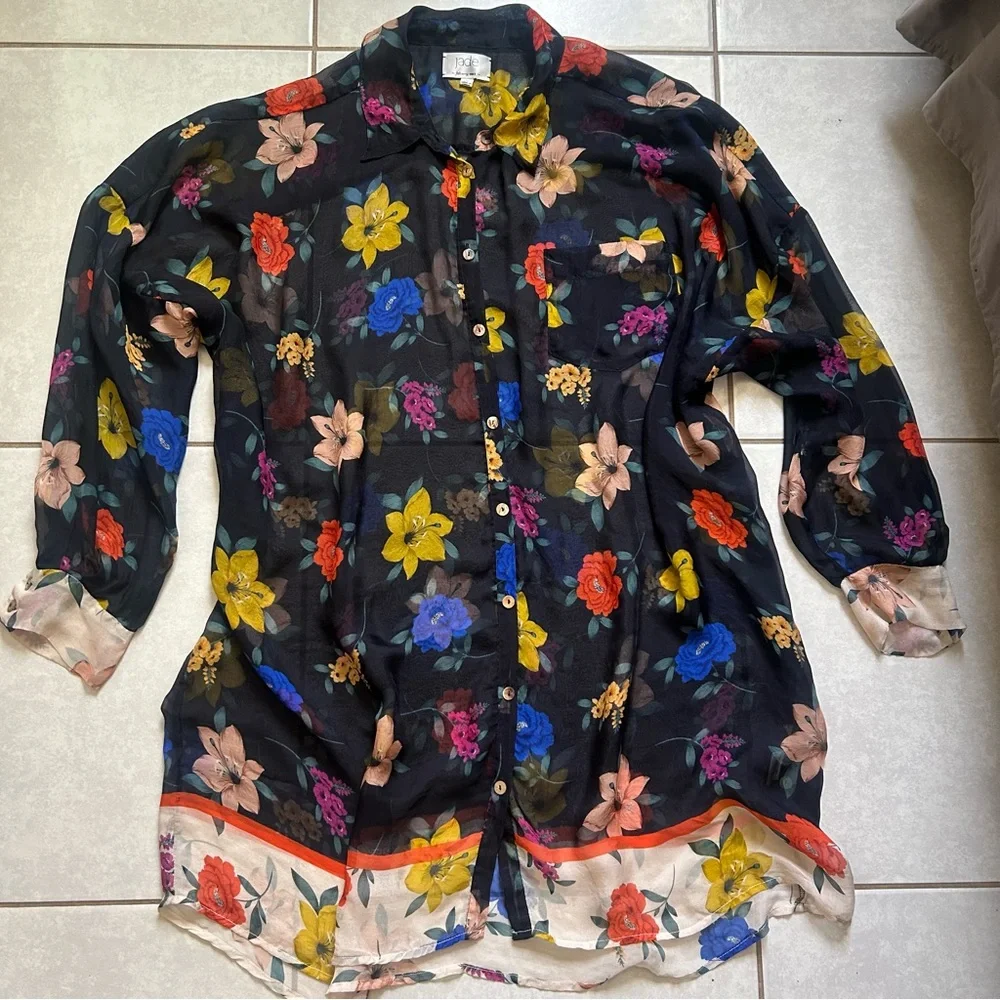 Johnny Was Jade Hunni Silk Blouse in the Wild Blooms print - Picture 3 of 8